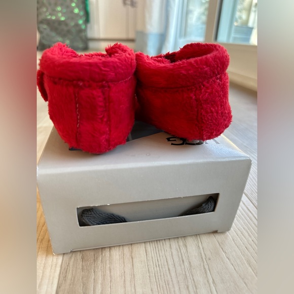 UGG red Bixbee booties size 0/1 - Picture 3 of 6